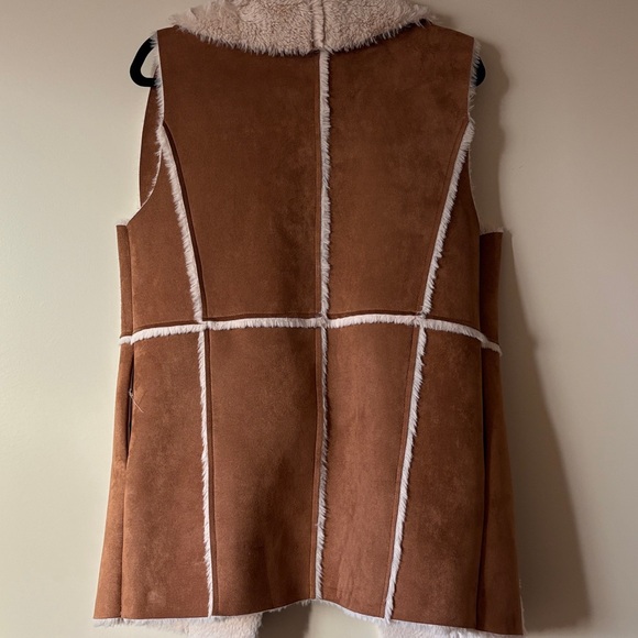 Cupcakes & Cashmere Tan and Cream Shearling Vest with Pockets!! - Picture 4 of 7
